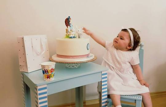 Olívia s tortičkou