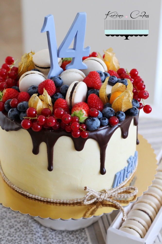 Torta s ovocím a makrónkami_2582